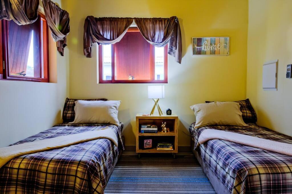 Iona'S Home: Vibrant 2Bedroom Home Near วิลเลมสตัด ภายนอก รูปภาพ