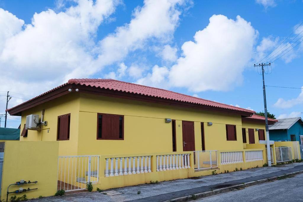 Iona'S Home: Vibrant 2Bedroom Home Near วิลเลมสตัด ภายนอก รูปภาพ